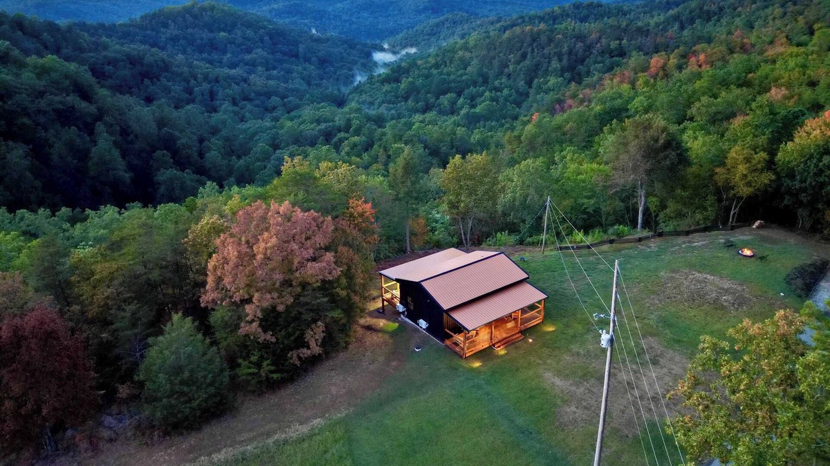 Heidelberg House | Shorty’s View| Hot Tub| Ride-In/Off-Road access