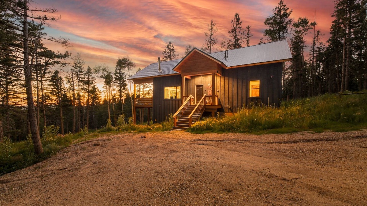 Angel Fire Cabin | Shotski's Lodge - Secluded Ski-In/Out with Hot Tub, Wildlife and Views