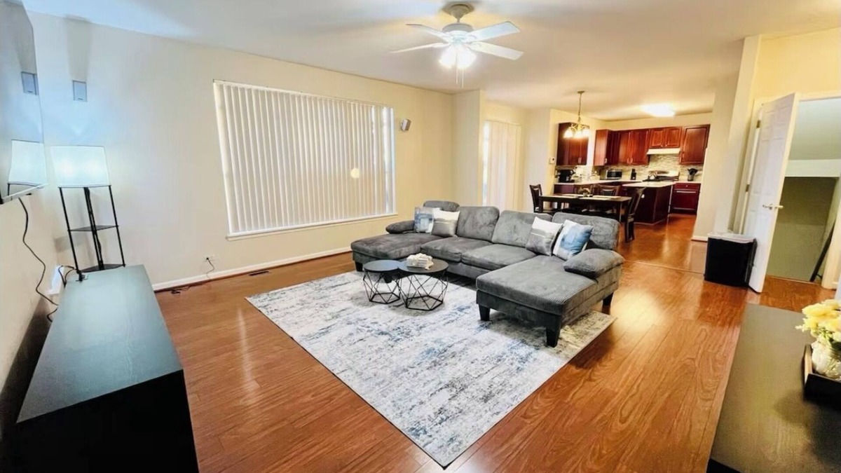 Aurora House | Showstopper: 5 BR+, 3.5BA