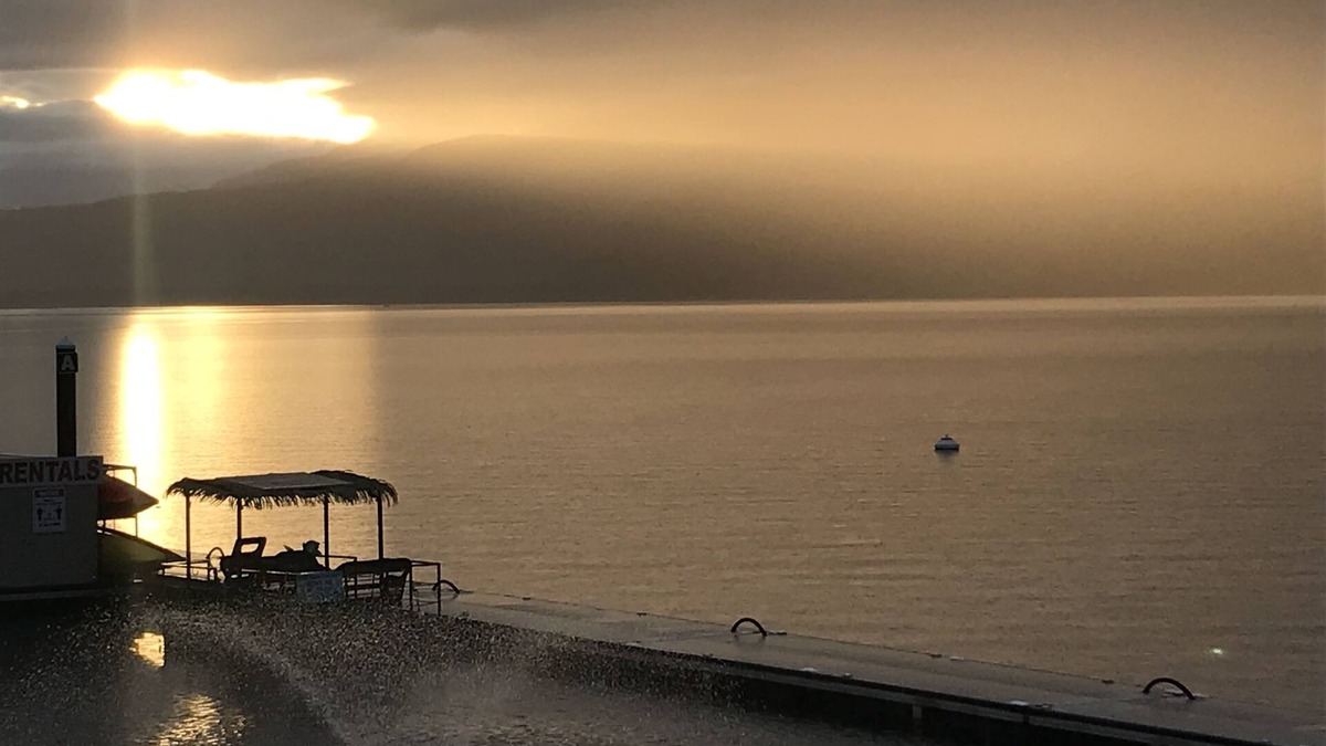 Blind Bay Apartment | SHUSWAP GOLF AND LAKE ESCAPEn
