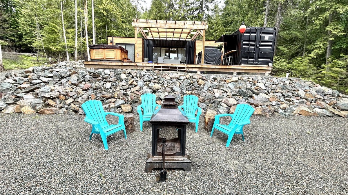 Anglemont Cabin | Shuswap Sea Can & Buoy Bar, Holiday Trailer, HOT TUB & Buoy!