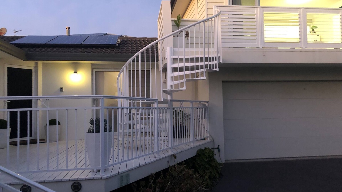 Kiama Apartment | Shutters by the Sea Waterfront-Sea views-@Little Blowhole on the Coastal Walk