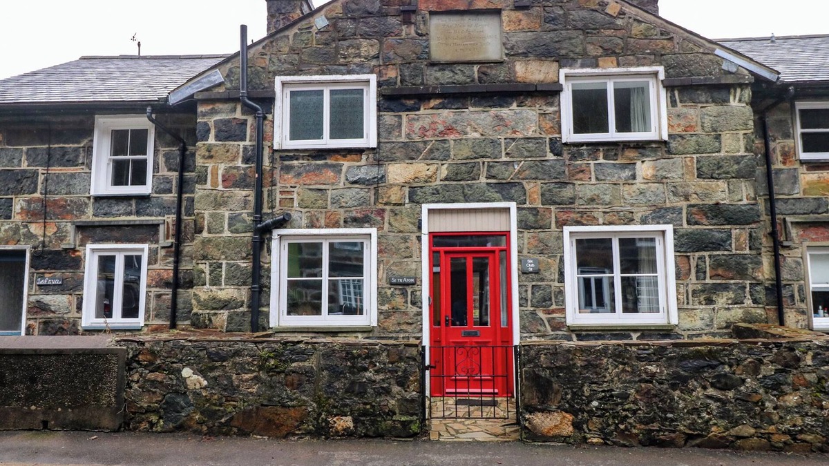 Beddgelert House | SI-YR-AFON, pet friendly, character holiday cottage in Beddgelert