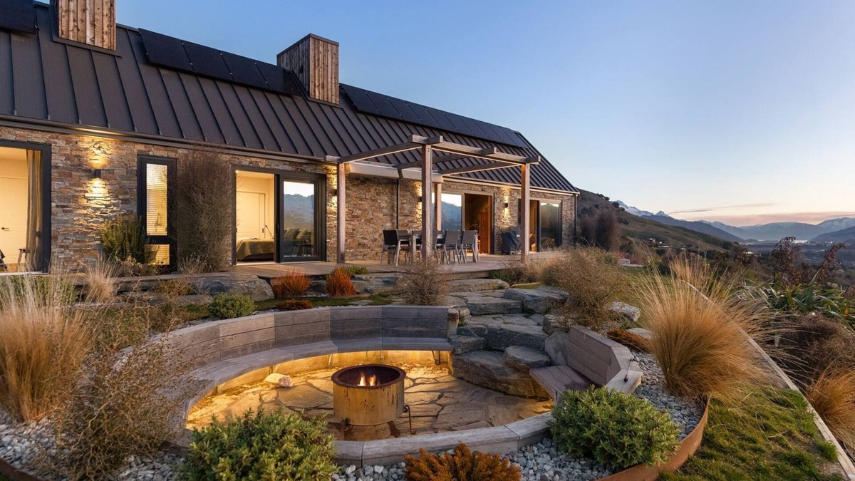 Lake Hayes House | Sicilian 1 | Hot Tub | Lake View | Alfresco Dining