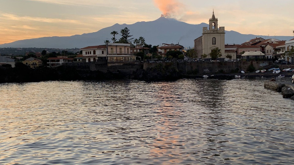 Stazzo Apartment | Sicilian relaxation just steps from the sea between Catania, Etna and Taormina.