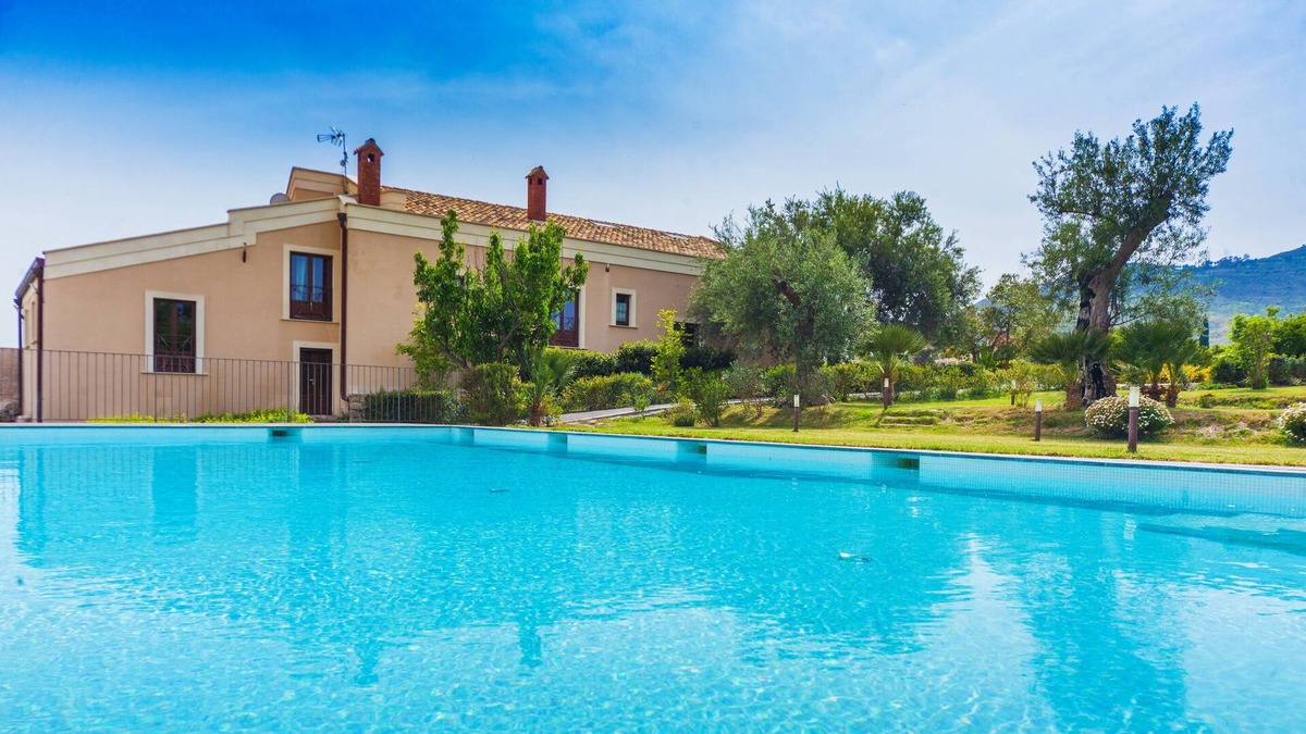 Centuripe Villa | Sicilian style, private pool, private orchard!