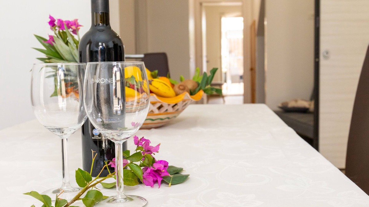 Pozzallo House | Sicily Bedda vacation home, apartment in the city center and a stone's throw from the sea!