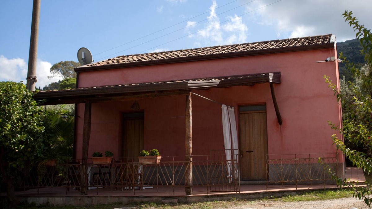 Capri Leone House | Sicily farmholidays:CASA DELLA PALMA,farmhouse with pool few minutes to the sea
