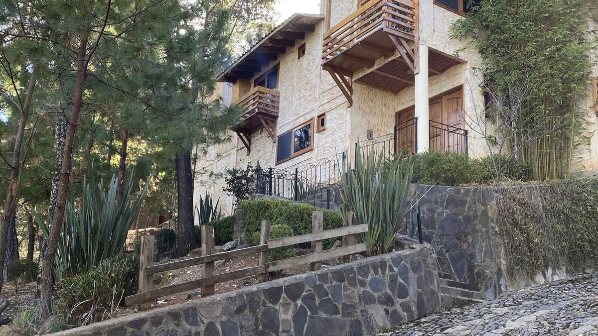 Atemajac de Brizuela Cabin | Sidarta Spa Cabin: we have 10,000 m of land and 600 m of construction