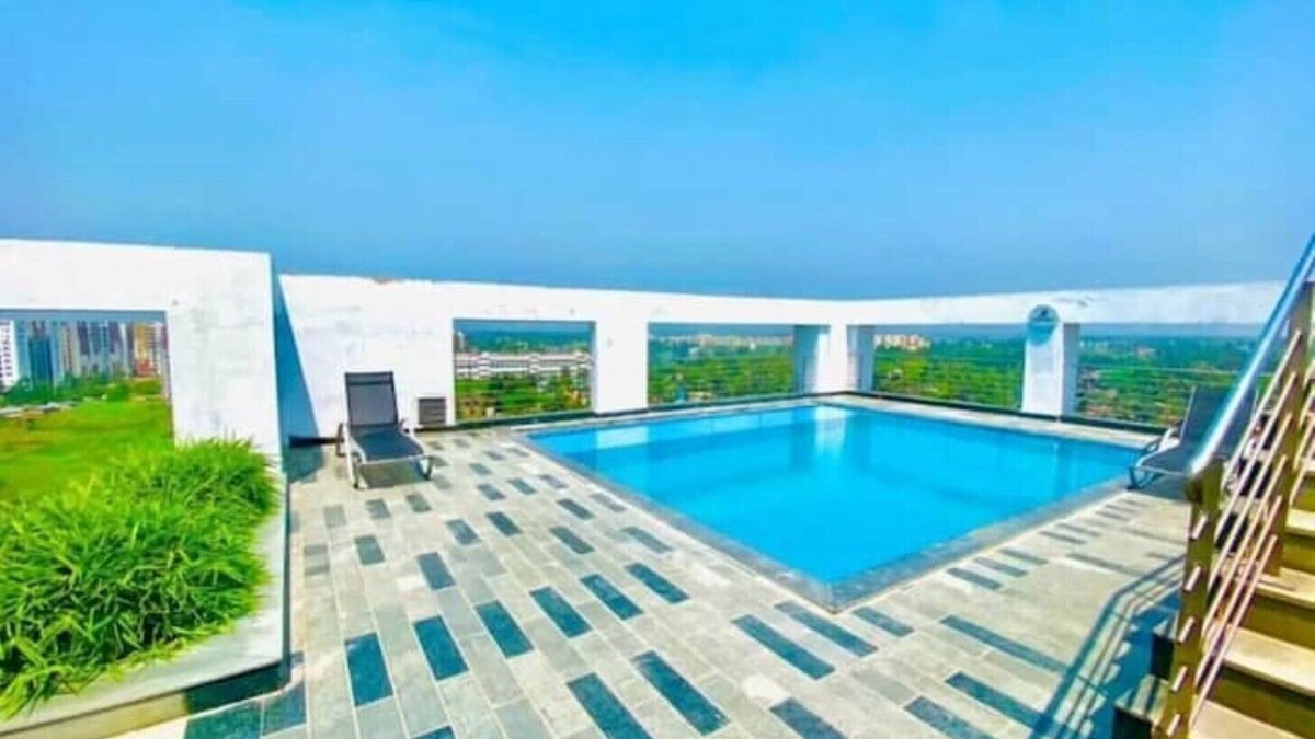Kolkata Apartment | Siddha Xanadu Studio 604 - Pool Near Airport, CC2