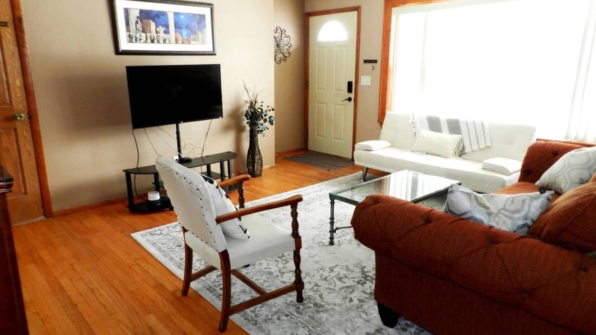 Monona House | Side A-Convenient and comfortable home near waterfront-