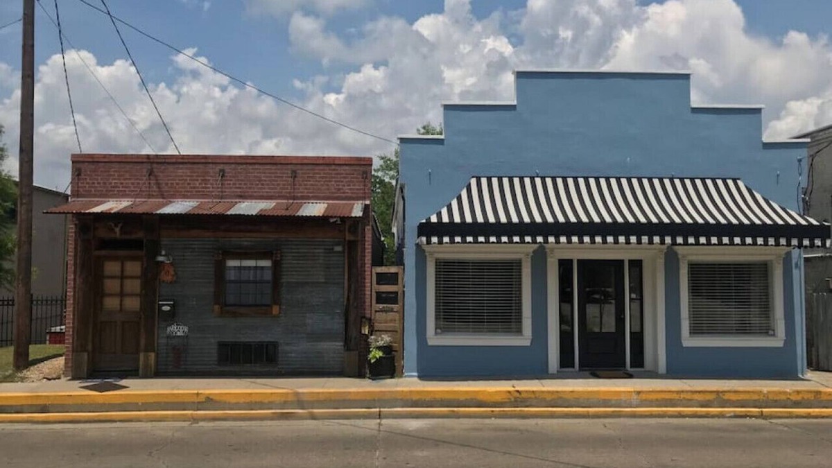 New Iberia House | Side-By-Side Both Places, Groups Can Spend More Time Together!