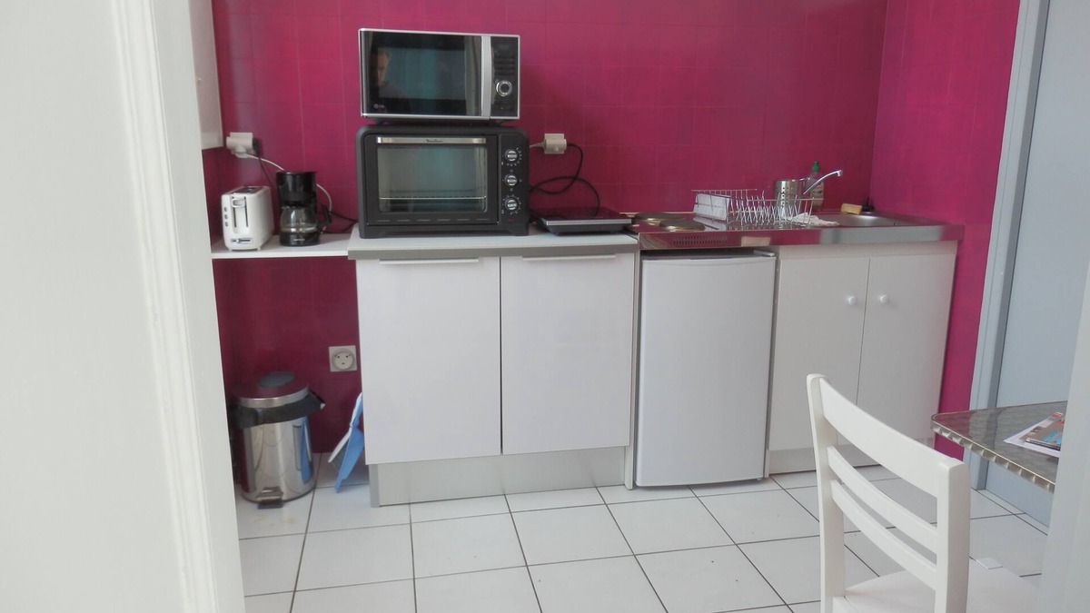 Rochefort Apartment | side garden apartment downtown Rochefort/mer