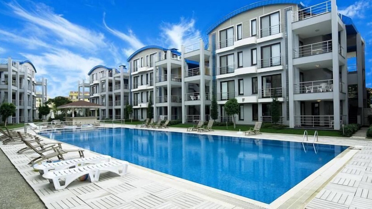 Side House | Side Garden Residence: lovely apt close to beach, restaurants, shops & bars