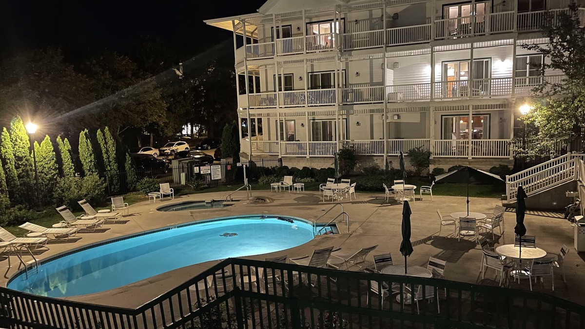 Elkhart Lake Hotel | Siebkens Resort
