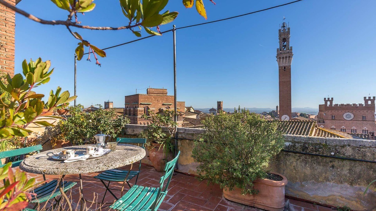 Siena City Centre Apartment | Siena: prestigious dwelling with elevator, roof terrace and panoramic terrace