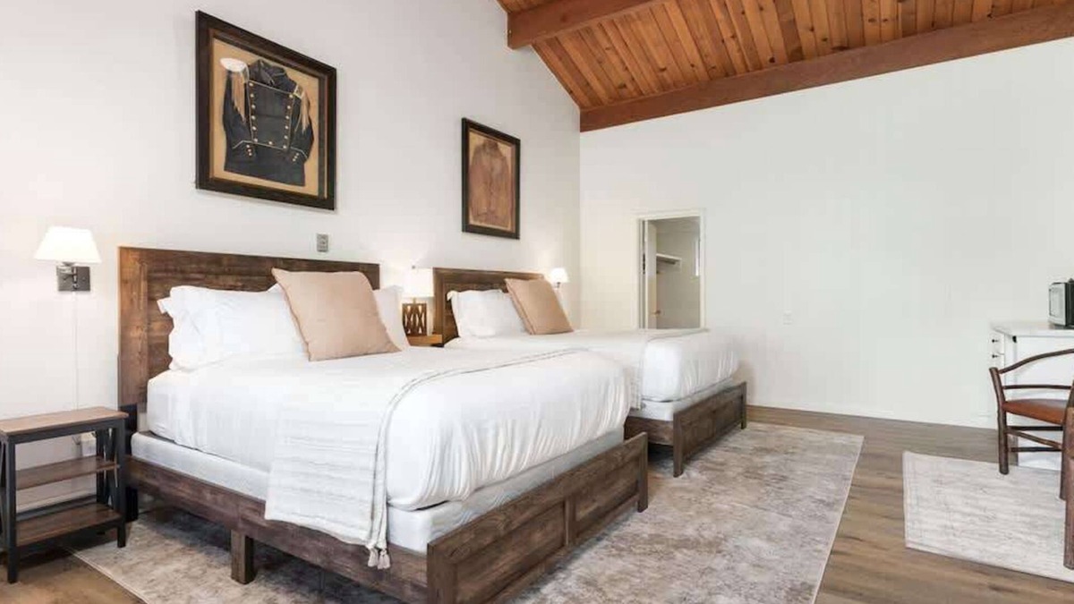 Springville Apartment | Sierra Vista Room 8 Camp Nelson Lodge, Remote Stay