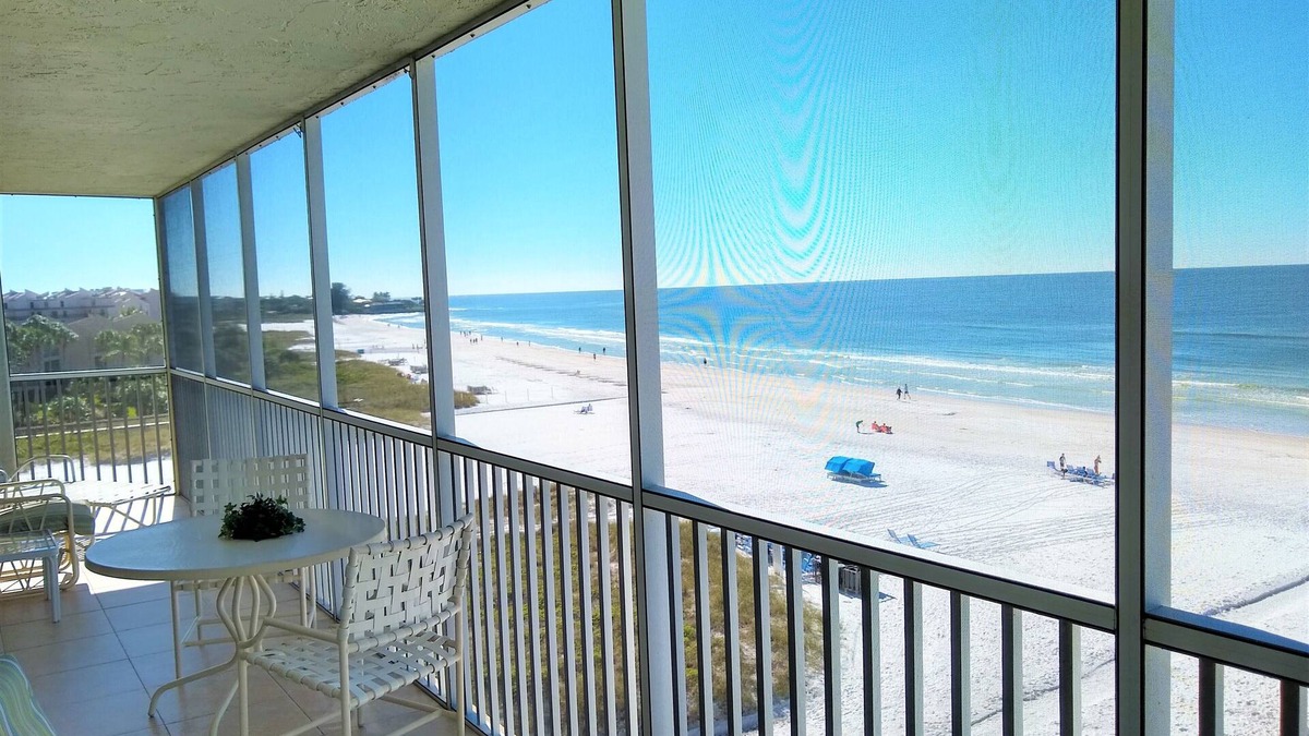 Siesta Key Condo | Siesta Key 5th Floor Center Front Condo on Crescent Beach 180' Panoramic Views