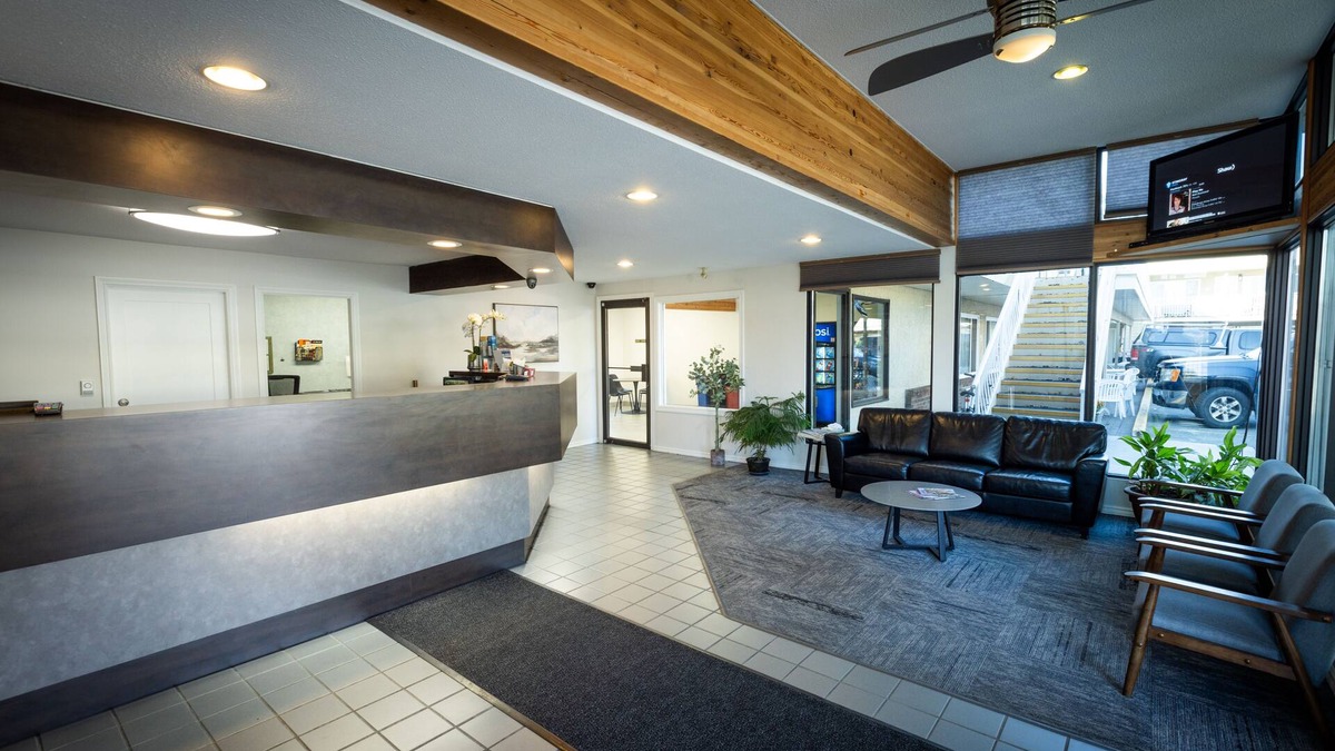 South Pandosy Hotel | Siesta Suites