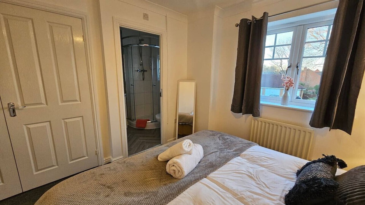 Swindon House | Sigerson House Long Stay Discounts Free Parking