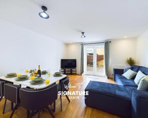 Cheltenham House | Signature Stays Accommodation - Cheltenham - Large 4 Bed House With Parking - Racecourse Accommodation