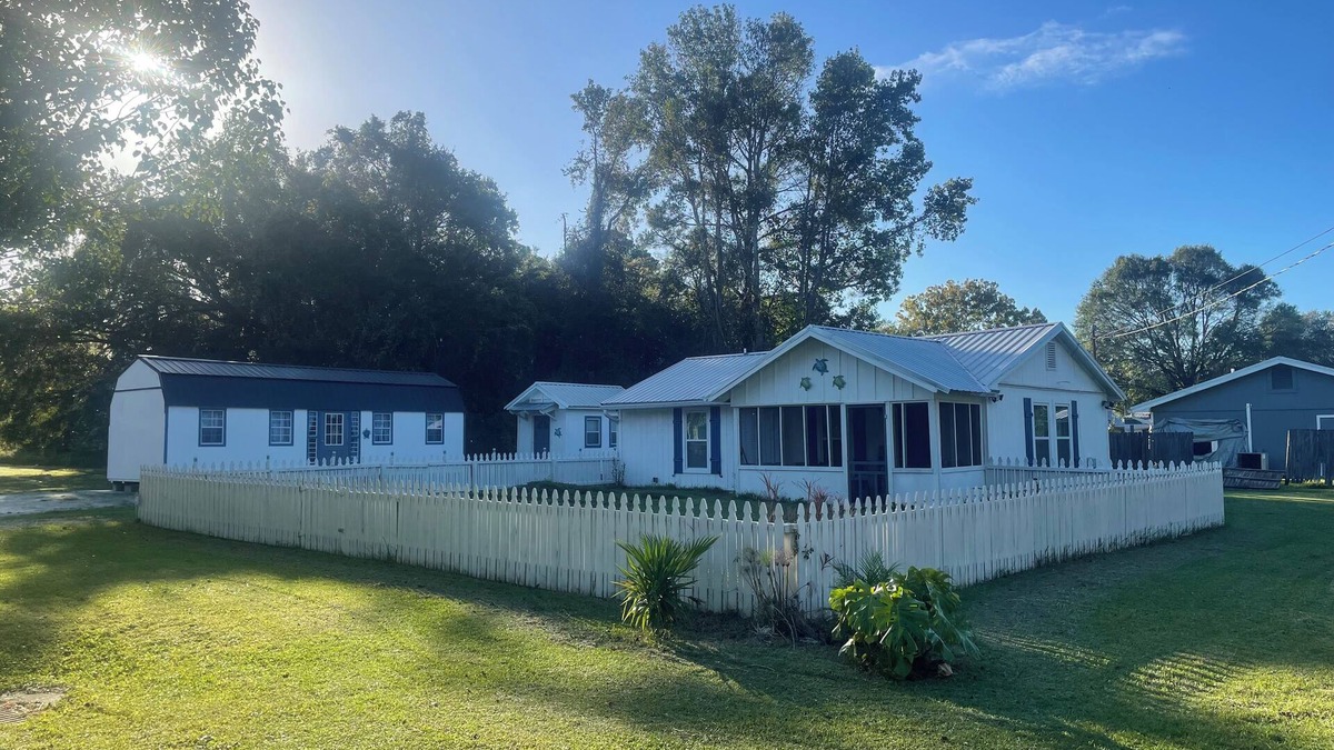 Brunswick House | Siiren's Song. Convenient to islands. Charming 2-bedroom cottage.
