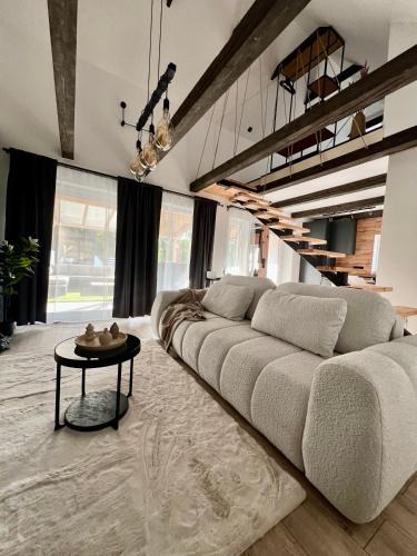 Latrany Villa | Silent Lake