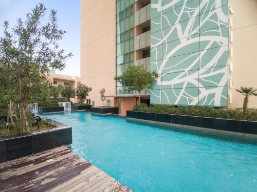 Al Raha Beach Apartment | Silkhaus Modern 2BDR Near Banks of Al Rahah