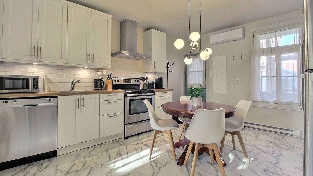 Sainte-Foy-Sillery-Cap-Rouge Apartment | Sillons de Maguire chic renovated apartment with parking
