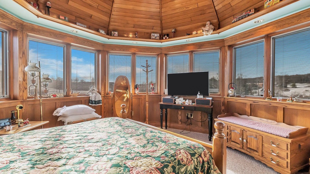 Clarks Summit House | Silo Suite - Red Barn Village
