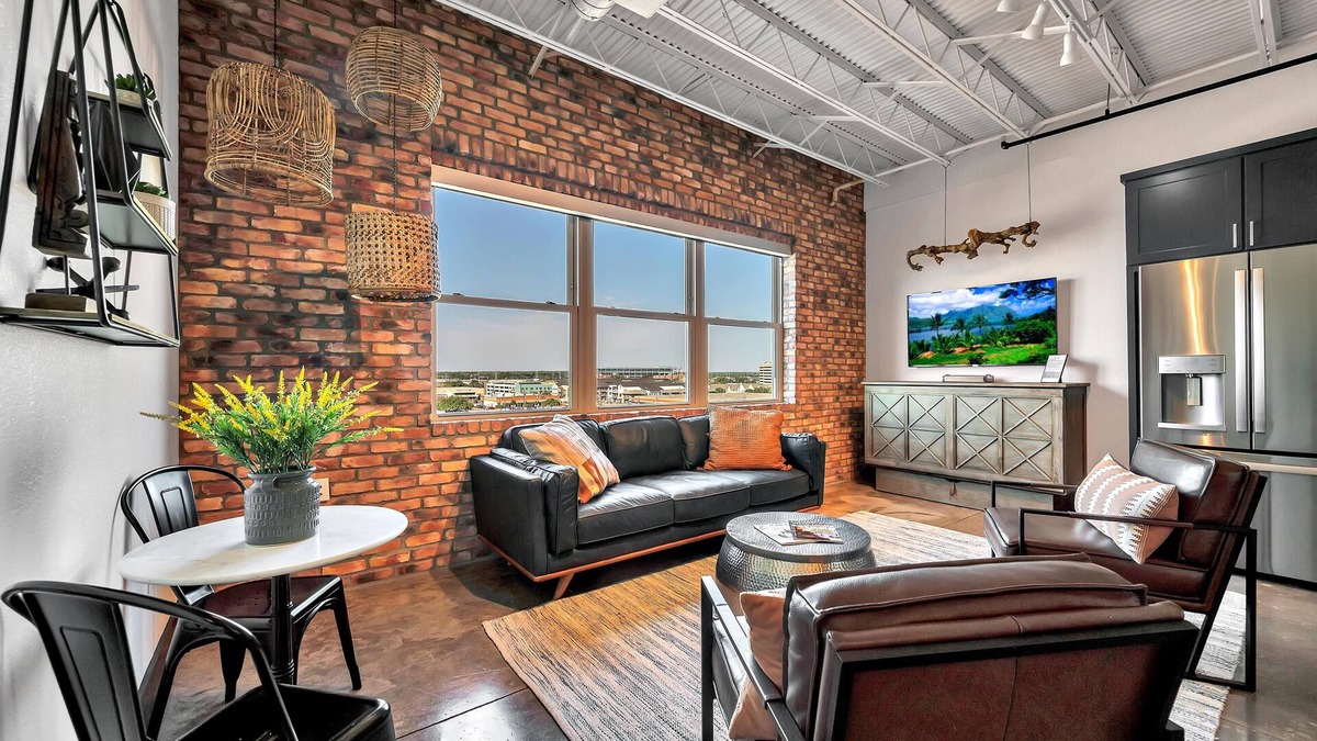 Brazos Condo | Silocation- Downtown luxury, free parking, walking distance to Silos/downtown