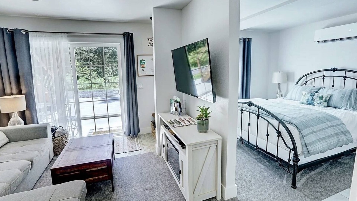 Silverton Apartment | Silver Falls Luxury Studio-1/2 mi from Silver Falls