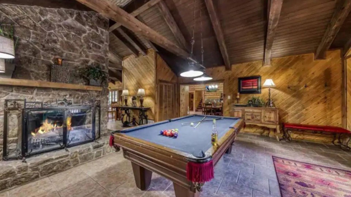 Alto Cabin | Silver Fox Inn Beautiful 5-bedroom Cabin w/hot tub