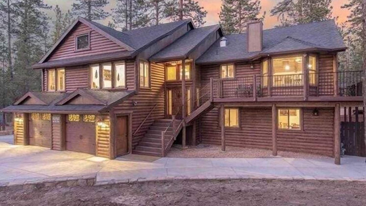 Fox Farm House | Silver Fox Resort. Jacuzzi Tub. BBQ. Games