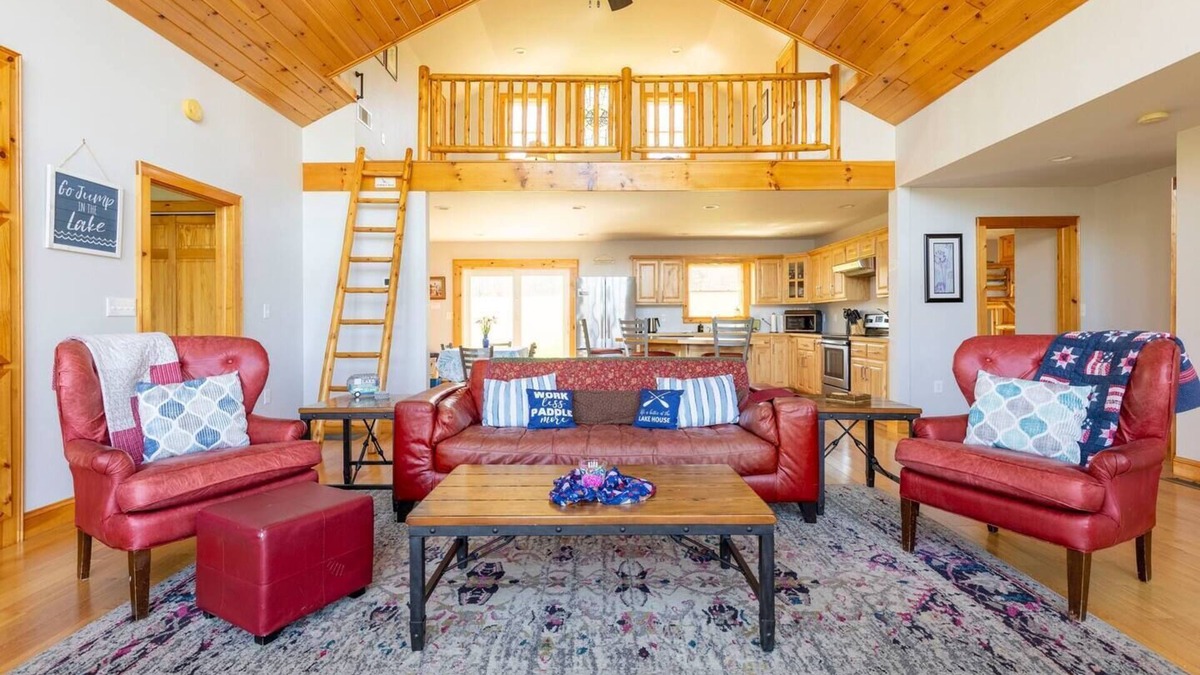 Pittsfield House | Silver Lake Cabin w/Own Lake near Cooperstown