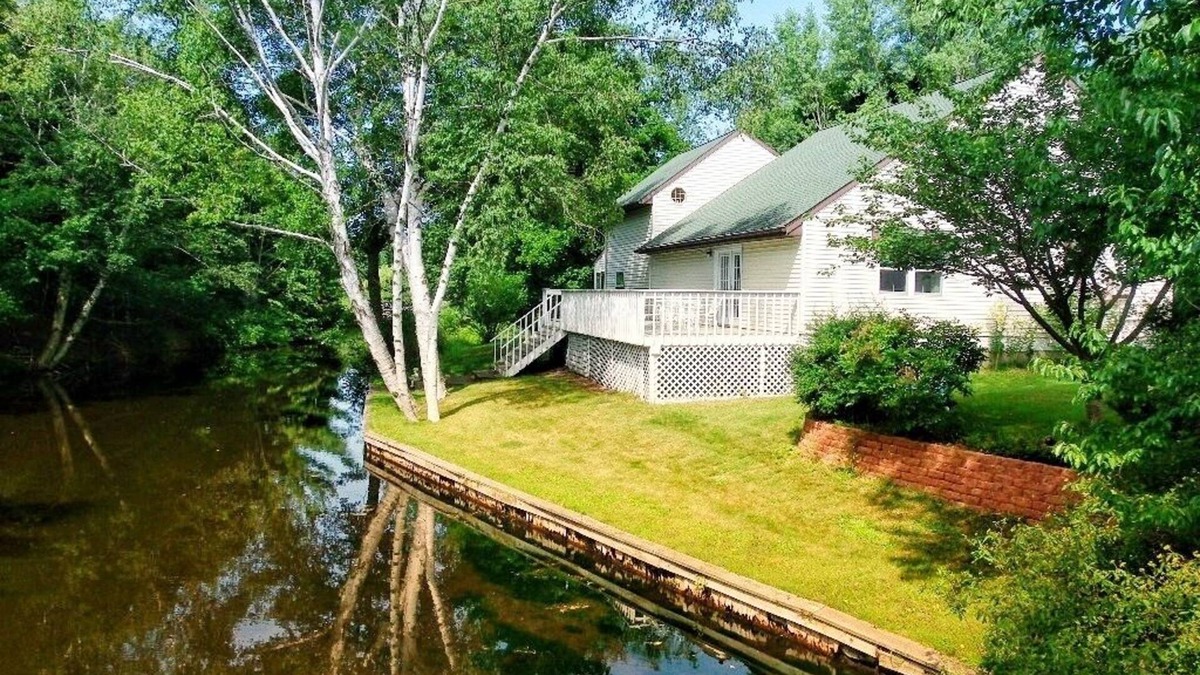 Silver Lake House | Silver Lake. Perfect Location! Very Nice. Comfy & Clean.