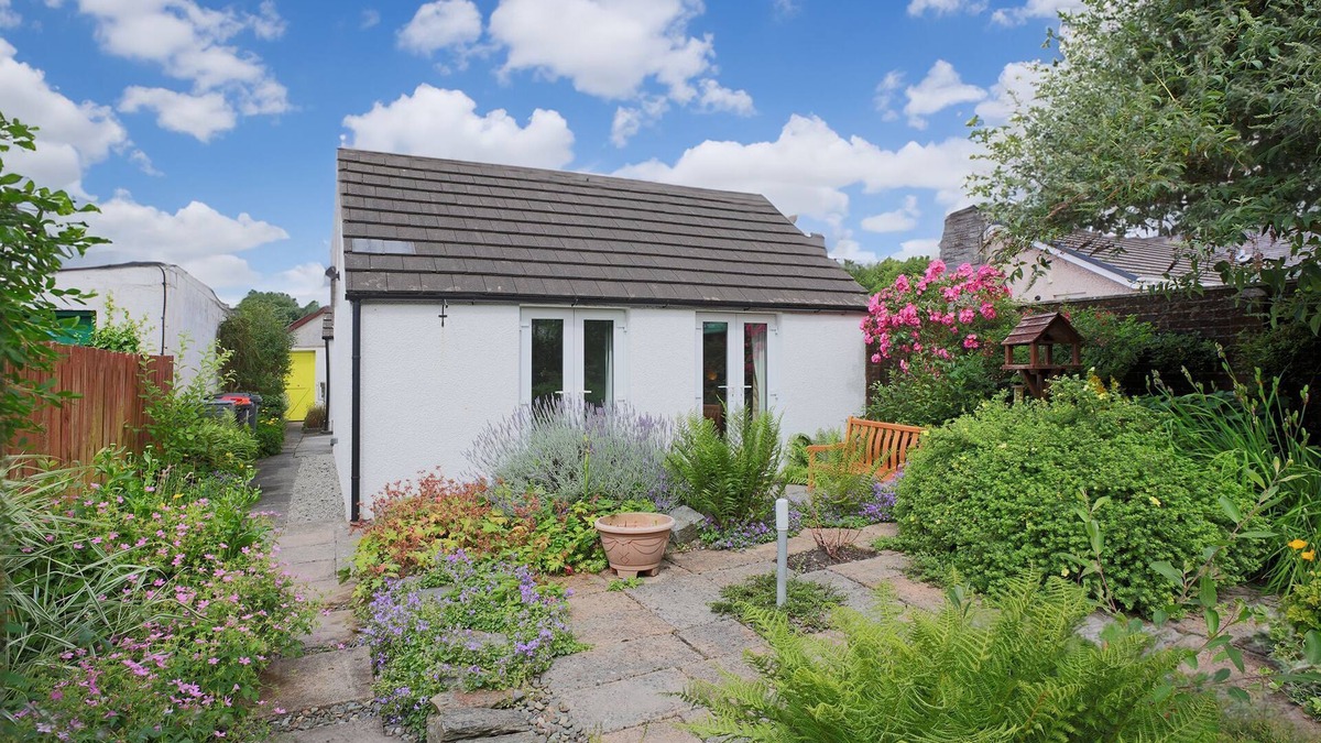 Creetown Cottage | Silver Lodge - a cottage that sleeps 4 guests in 2 bedrooms