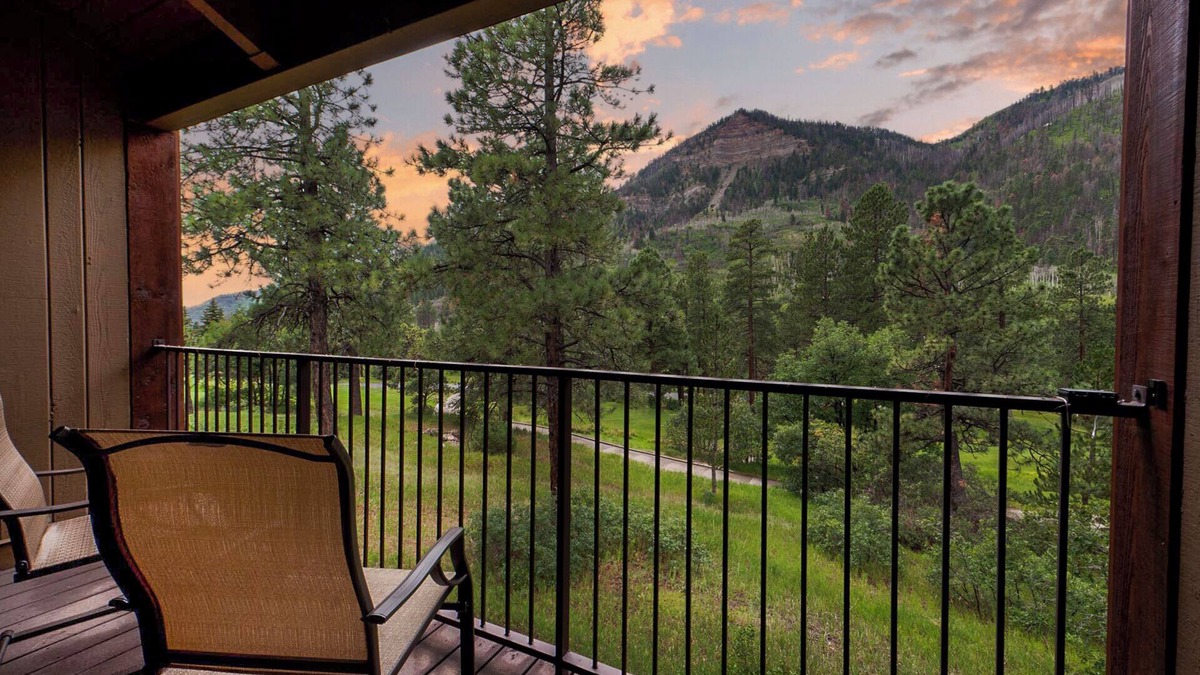 Purgatory Condo | Silver Pines (#571) |10 min to Ski - Private Deck - Golf - AC - Pool/Hot Tub