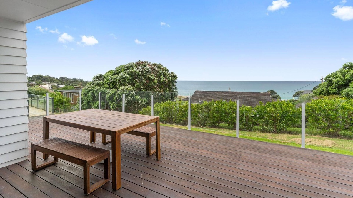 Langs Beach House | Silver Seas - Modern, sunny holiday home with sea views and self-contained studio