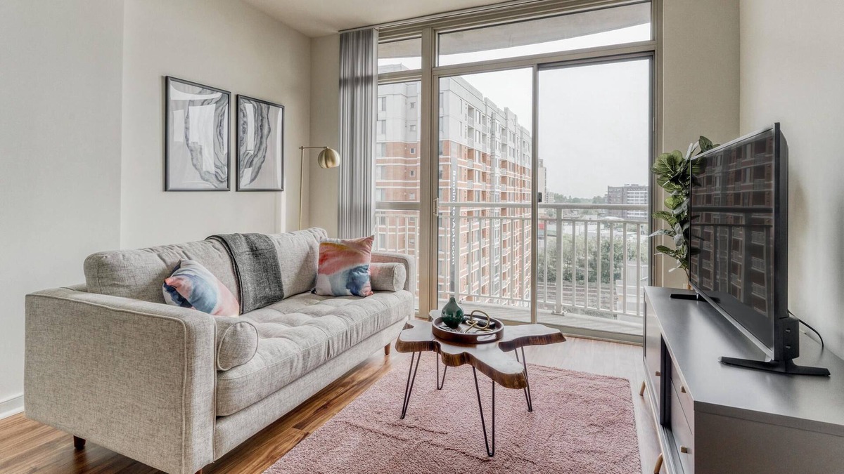 Downtown Apartment | Silver Spring 1BR Close to Metro