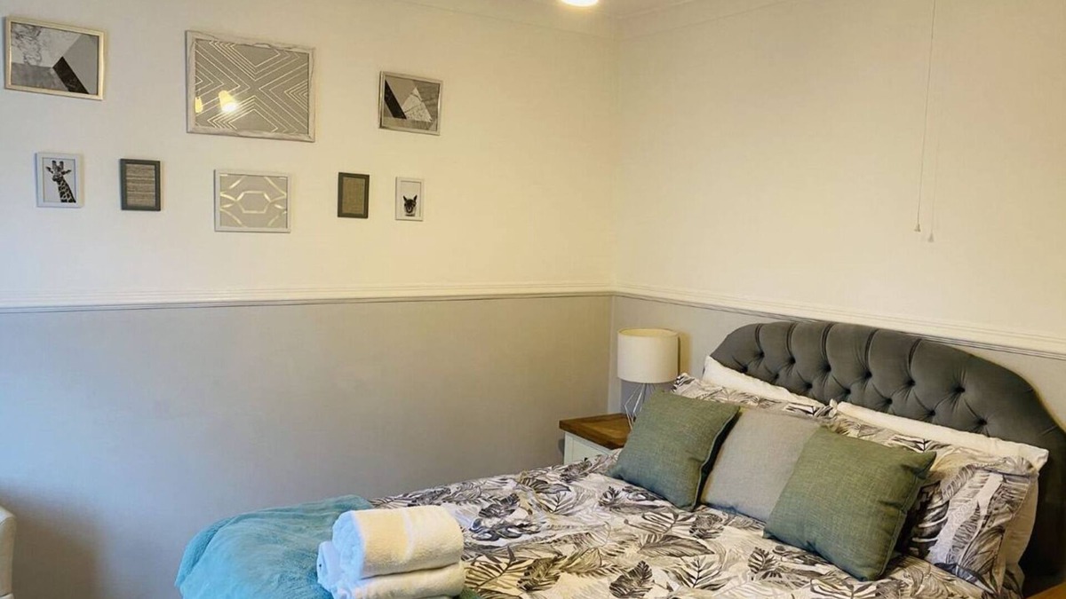Ashby-de-la-Zouch House | Silver Stag Properties, 2 BR Home in Town Centre