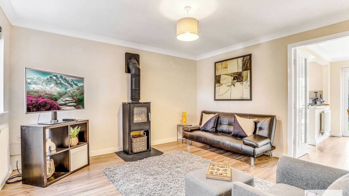 Ashby-de-la-Zouch House | Silver Stag Properties, 3 BR w/Parking and Garden