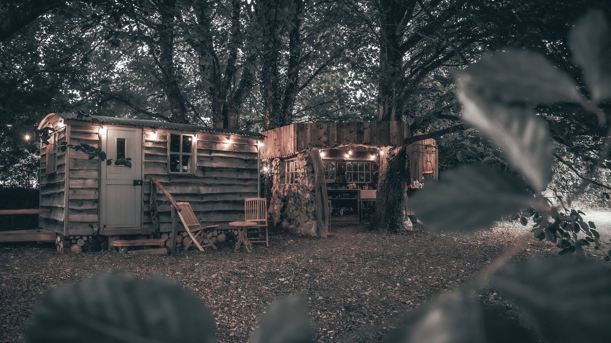 Newton Ferrers Cabin | Silverlock’s Hide - Off grid romantic hideaway with private wood fired hot tub