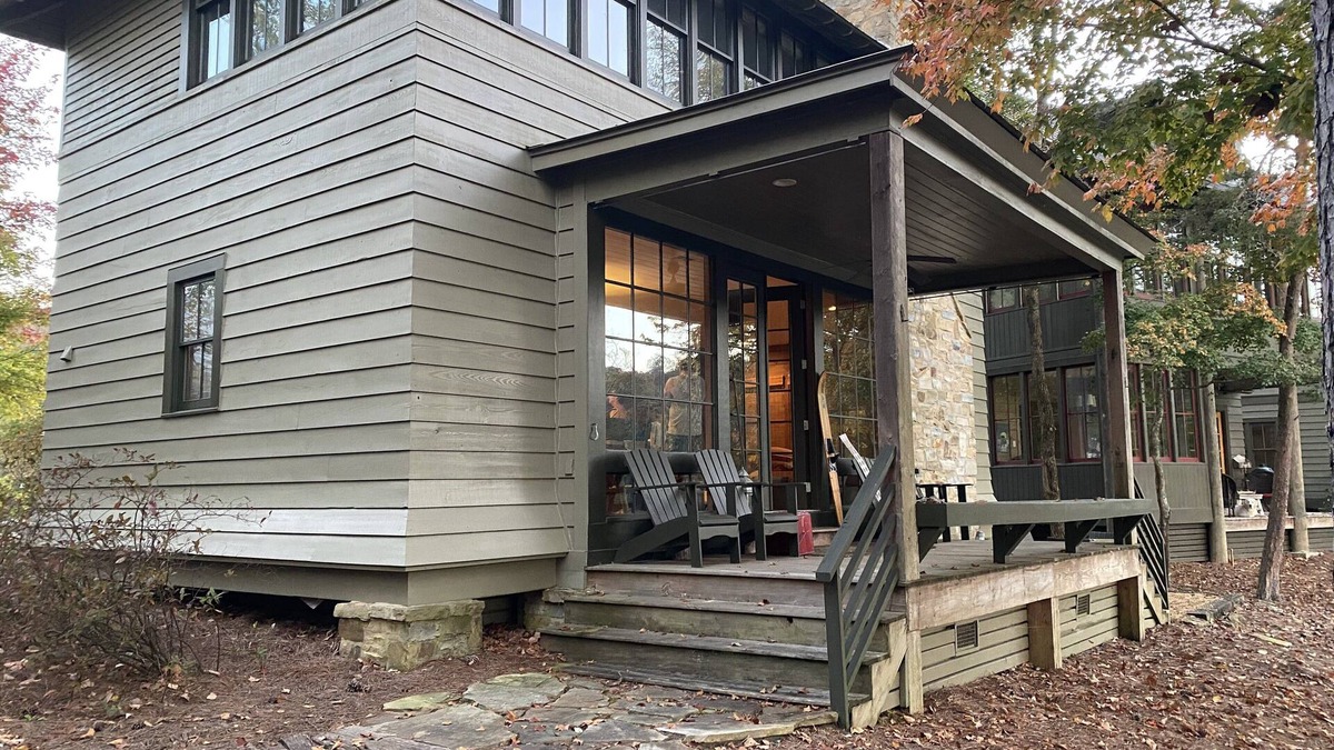 Crane Hill House | Silverock Smithlake- wonderful views sleeps 10 - 2 pools, pet friendly
