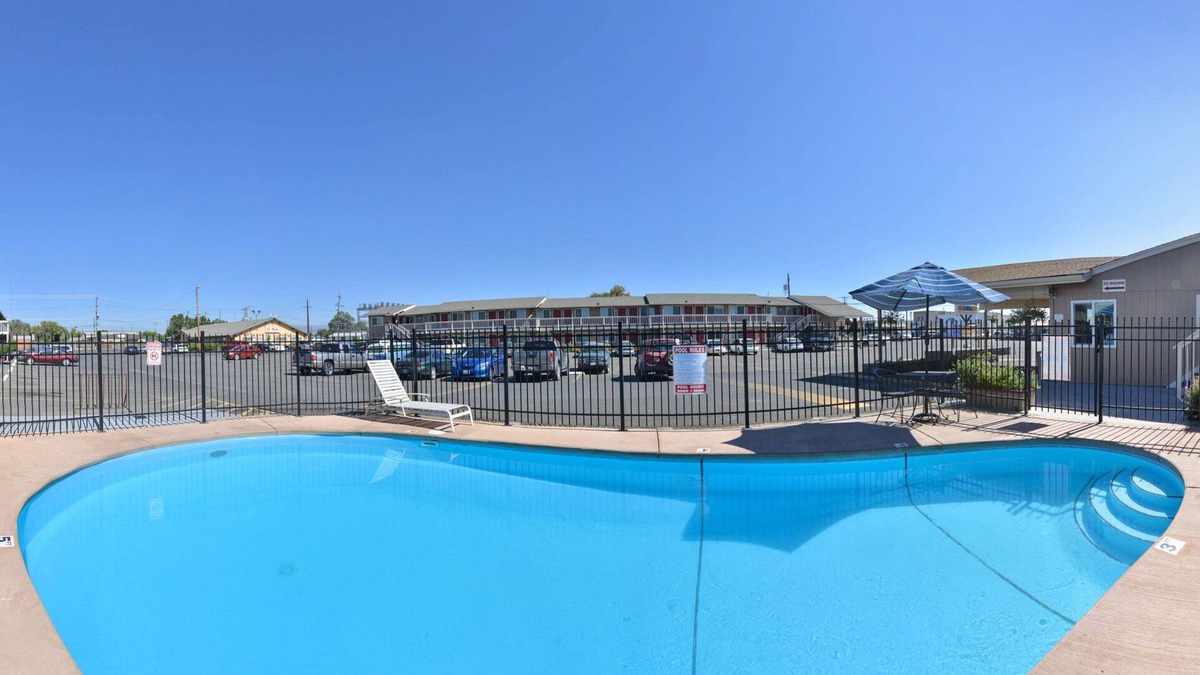 Outlook Hotel | SilverStone Lite