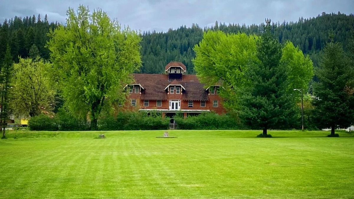 Silverton Hotel | Silverton Mountain Manor