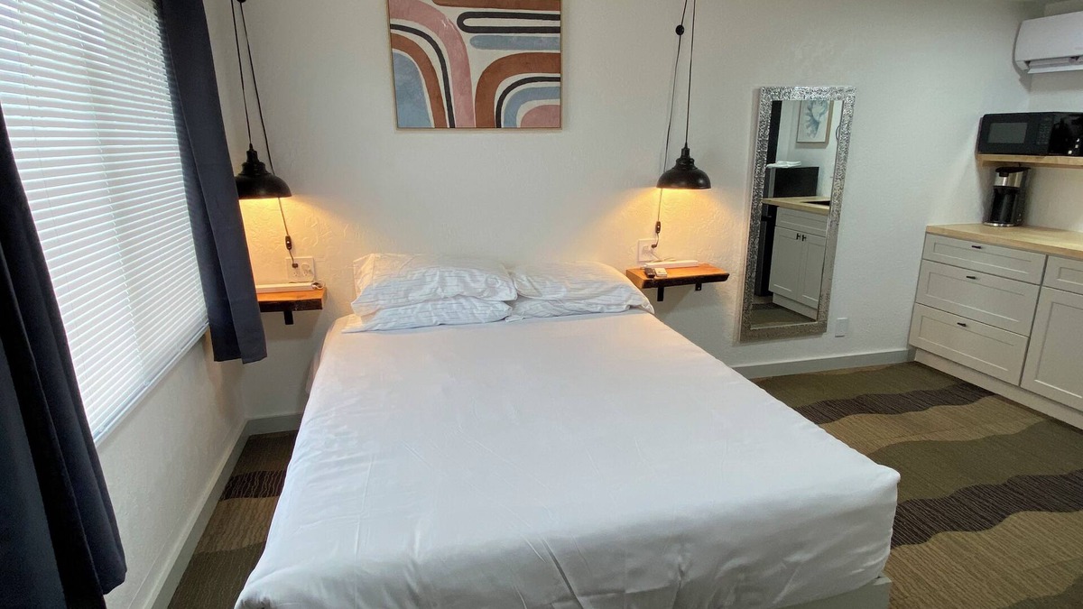 Athol Hotel | Silverwood Lodge, 5 Min to Silverwood Theme Park: Room 1