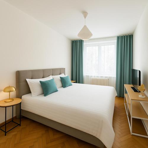 Banska Bystrica Apartment | Simcity 2 I 3BR in city center w free parking, 24 7 self check-in