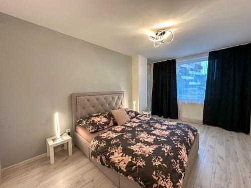 Banska Bystrica Apartment | Simcity 3 I Skyline Elegance I 3BR, private parking, sunny terrace with panoramic city view 5min walk to city square