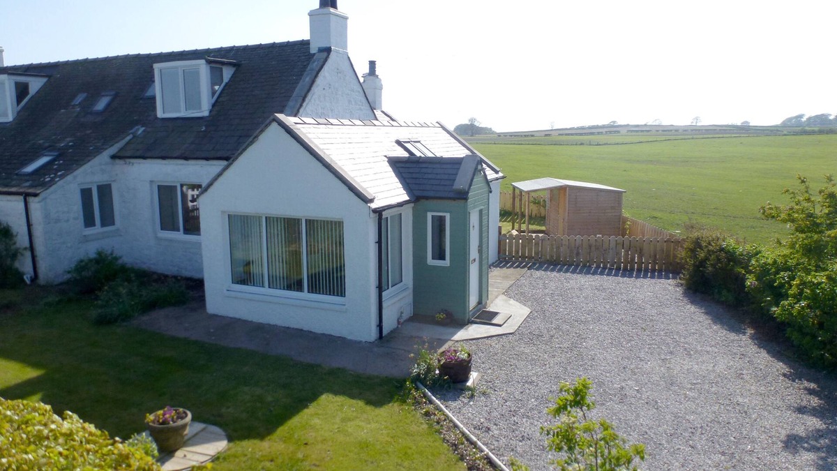 Sandyhills Cottage | SIMMER DIM, family friendly, with open fire in Southerness